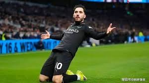 B费：我收藏了很多球衣，有C罗和梅西的；伊涅斯