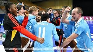 篮球篮网主帅接受采访谈战术